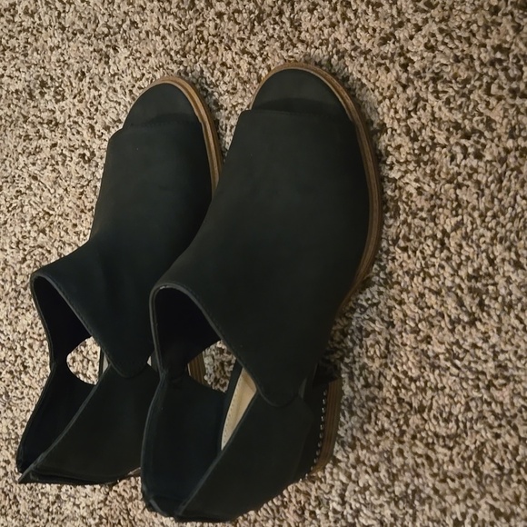 Black Open-Toe Women's Shoes From Maurices - Picture 3 of 6